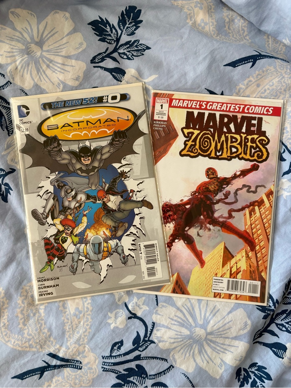 Batman & Marvel Zombies Comic Book Set - Batman (Gray) & Marvel Zombies (White)